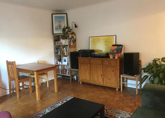 Proche Quai De La Fosse *